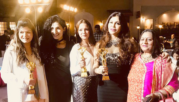 Anjali Mukerjee with other awardees at Power Woman 2018 award