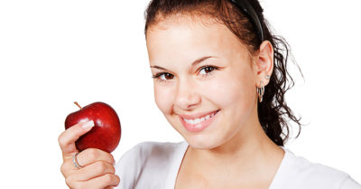 woman-eating-apple