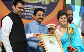 Anjali Mukerjee Received Dr. Ambedkar Ratna Award From chief minister Devendra Fadnavis